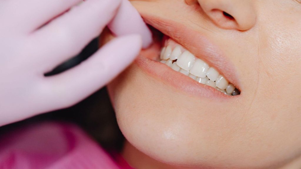 Warning Signs of Gum Disease and Steps to Treat It